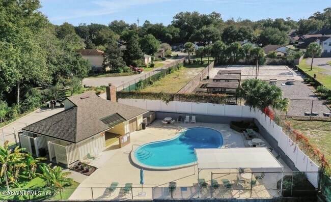 Foto del edificio - 3619 Bridgewood Dr