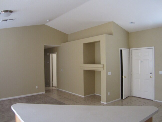 Foto del edificio - For Rent - El Campo Grande Ave - 3BD 2BA -...