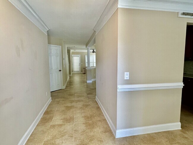 Building Photo - Charming Two Bedroom Home in Pinecrest!