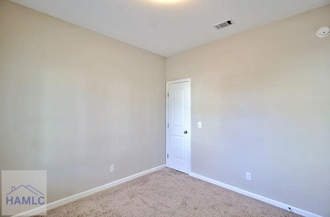 Building Photo - 33 Daylily Ct