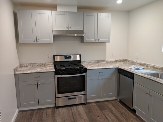 Foto del edificio - 184 Highland Dr