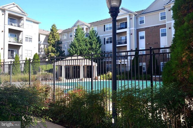 Building Photo - 12937 Centre Park Cir