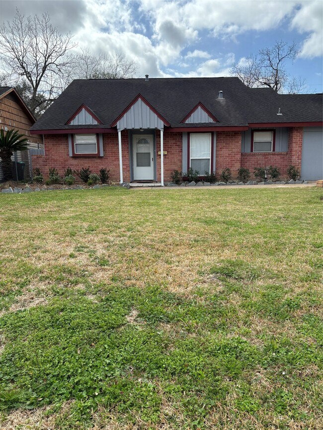 Foto del edificio - 4115 Tidewater Dr