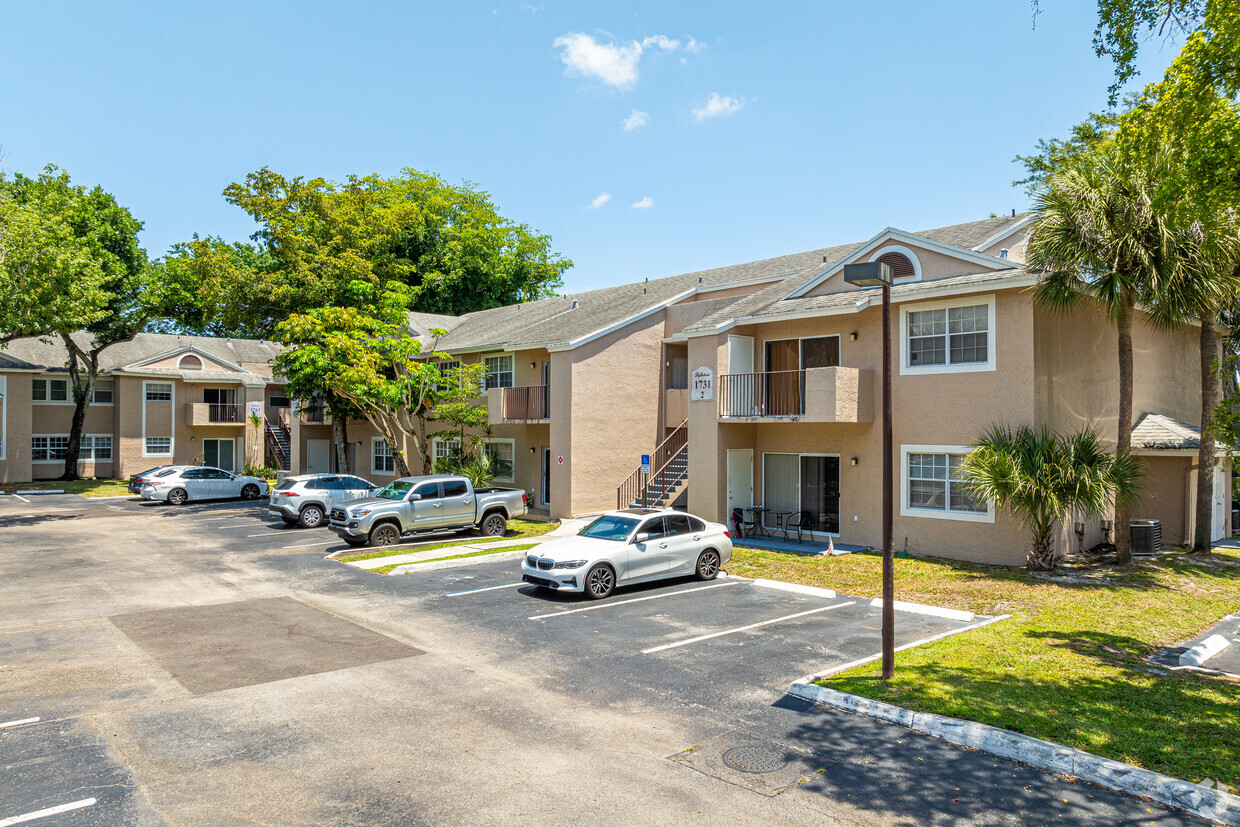 Primary Photo - Reflections At Pembroke Pines