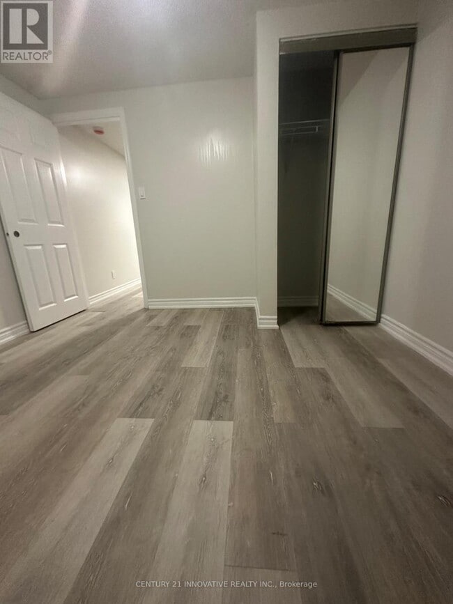 Building Photo - 2398 Strathmore Crescent