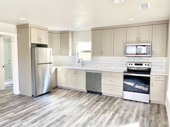 Foto del edificio - Nice Location in Heart of Old Town Fort Collins! WATER/SEWER/GAS INCLUDED IN RENT