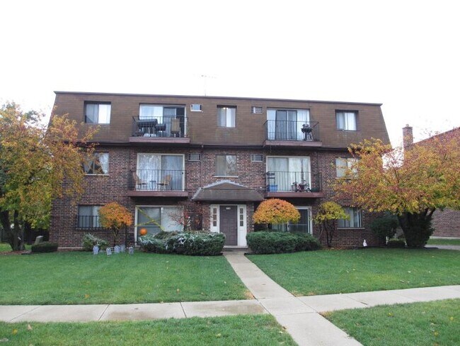 Building Photo - 1208 WHISPERING HILLS CT #2A