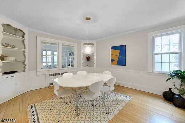 Foto del edificio - 53 Meadowbrook Rd