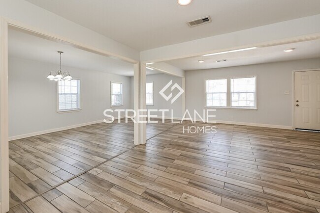 Building Photo - REDUCED!