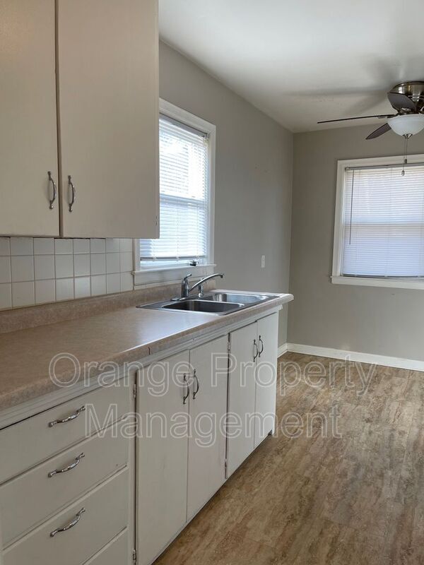 Building Photo - 820 N 46th St
