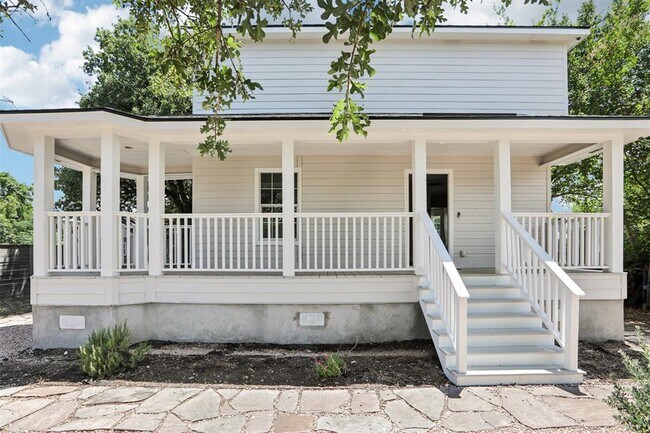 Building Photo - 1127 Nickols Ave