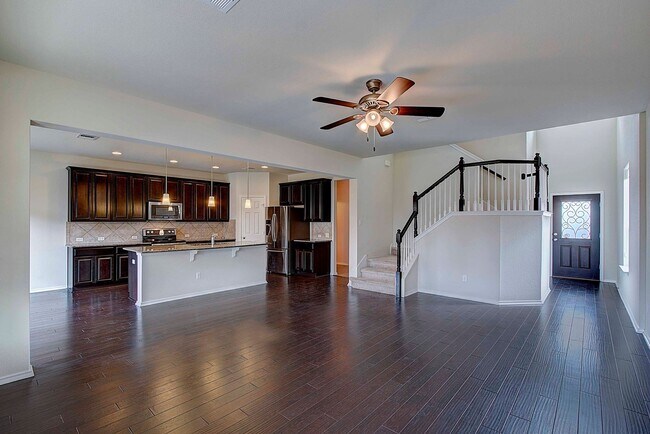 Foto del edificio - Spacious and Stylish Home in Prime North A...