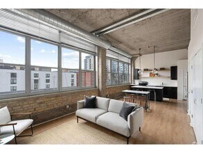 Building Photo - 521 S 7th St