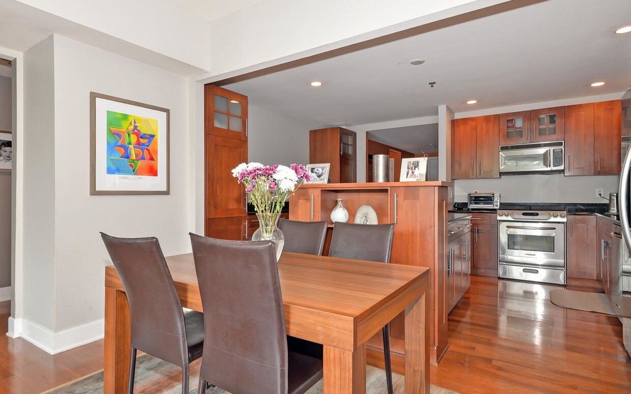 Foto principal - 1025 Maxwell Ln