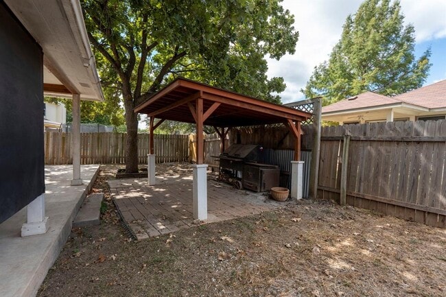Building Photo - 105 Grant Way