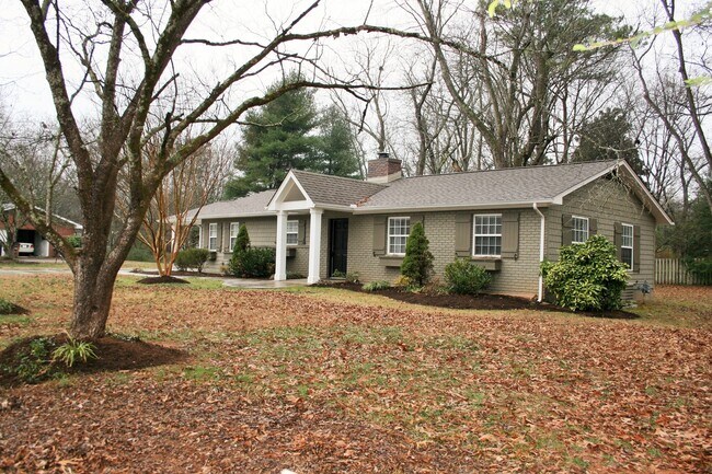 Building Photo - ROCKY HILL AREA - UPDATED 3 BEDROOM, 2.5 B...