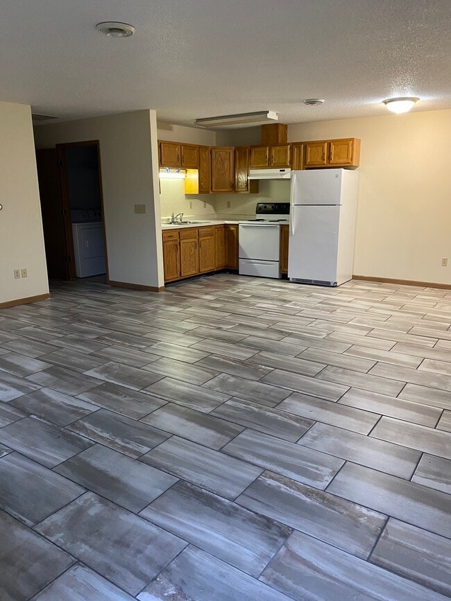 Building Photo - 414 14th Ave W