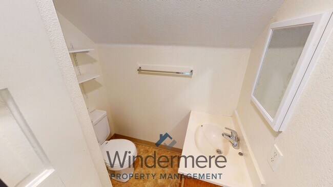 Foto del edificio - 210-212 W Whitman Dr