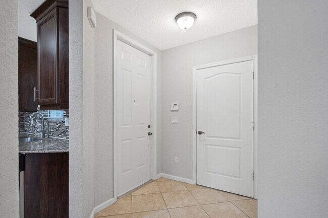 Building Photo - 4326 Colony View Dr
