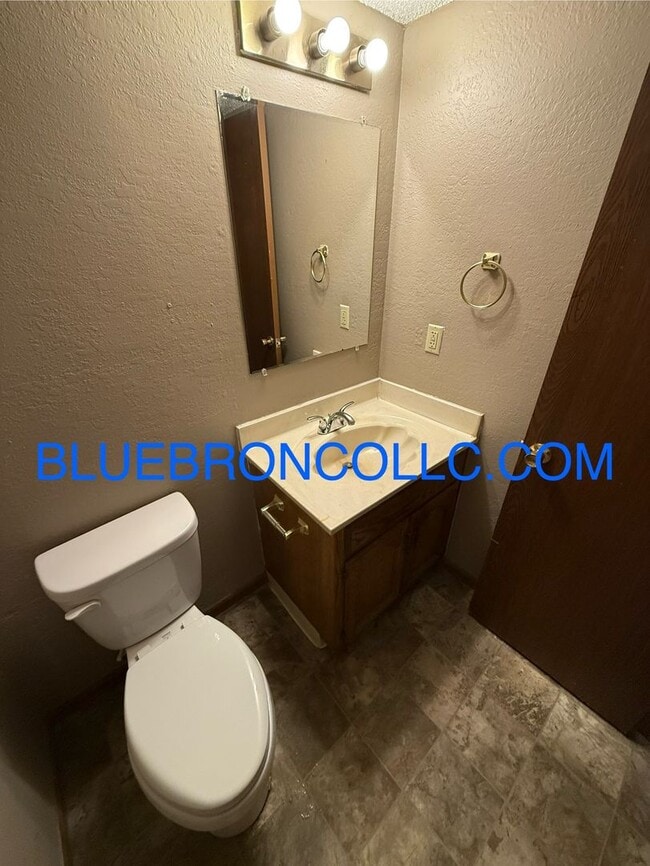 Building Photo - This one will go fast, marvelous 3 bedroom...