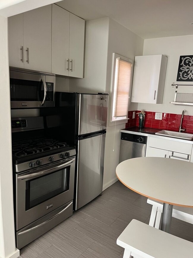 Building Photo - One Time Rental-Notrica