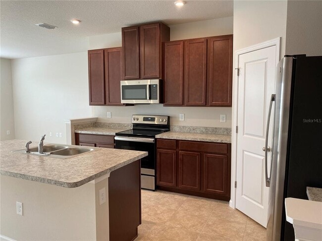 Foto del edificio - 2711 Pleasant Cypress Cir