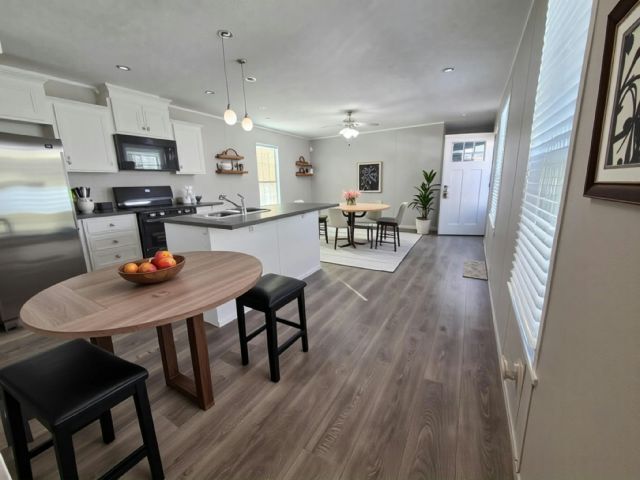 Foto del edificio - 447 Warbler Ln