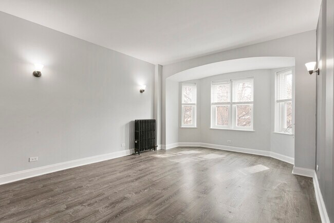 Building Photo - 1608 W Sherwin Ave