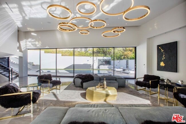 Building Photo - 2210 Bowmont Dr