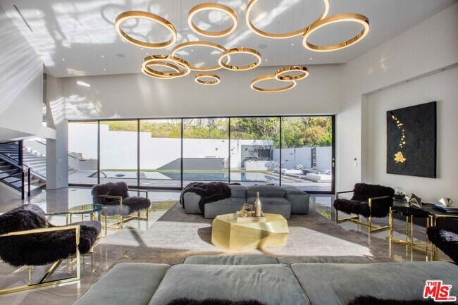 Foto del edificio - 2210 Bowmont Dr