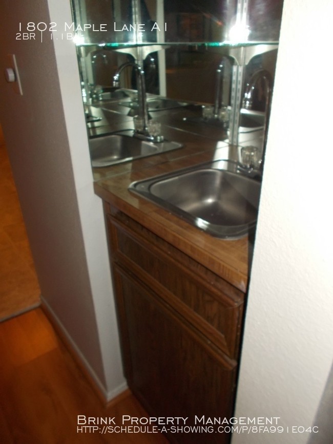 Foto del edificio - 1802 Maple Ln
