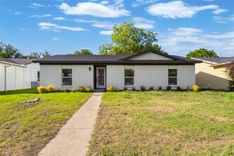 Building Photo - 913 Roaming Rd Dr