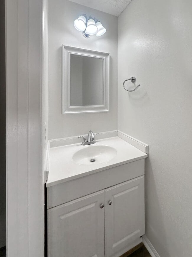 Building Photo - 563 Melissa Ct