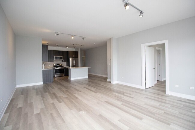 Building Photo - 1554 N Talman Ave