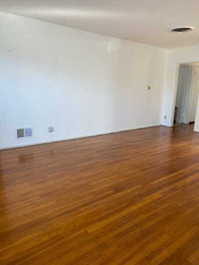 20514 Gault St, CA 91306 House Rental in CA