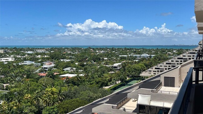 Foto del edificio - 201 Crandon Blvd