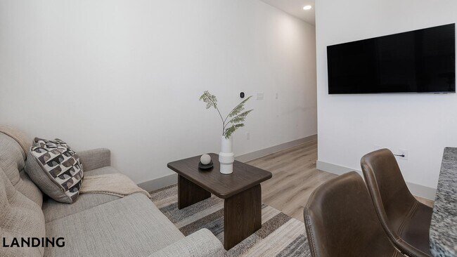 Foto del edificio - 13701 Montfort Dr