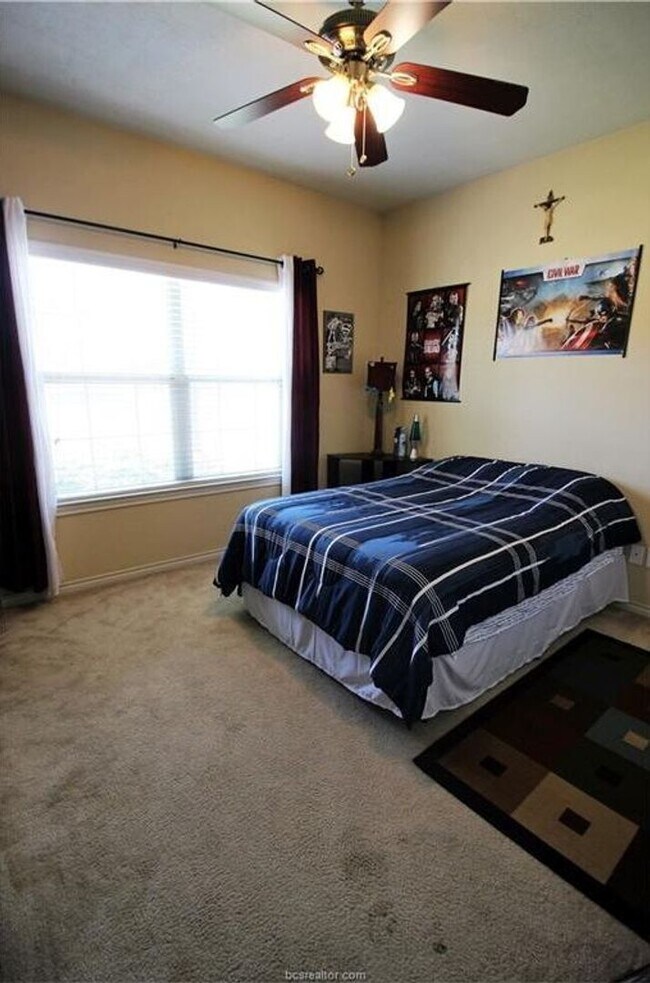 Foto del edificio - IMMEDIATE MOVE-IN! Come enjoy this beautif...