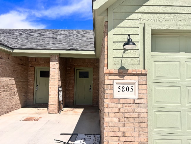 Building Photo - 5805 Urbana Pl