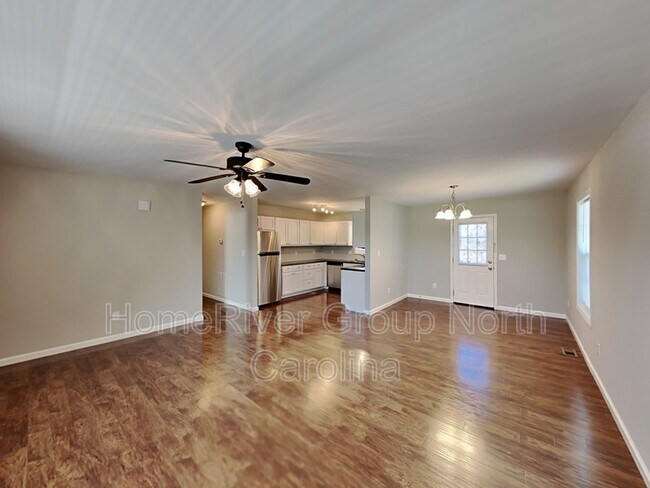 Foto del edificio - 5956 Brentwood Park Pl
