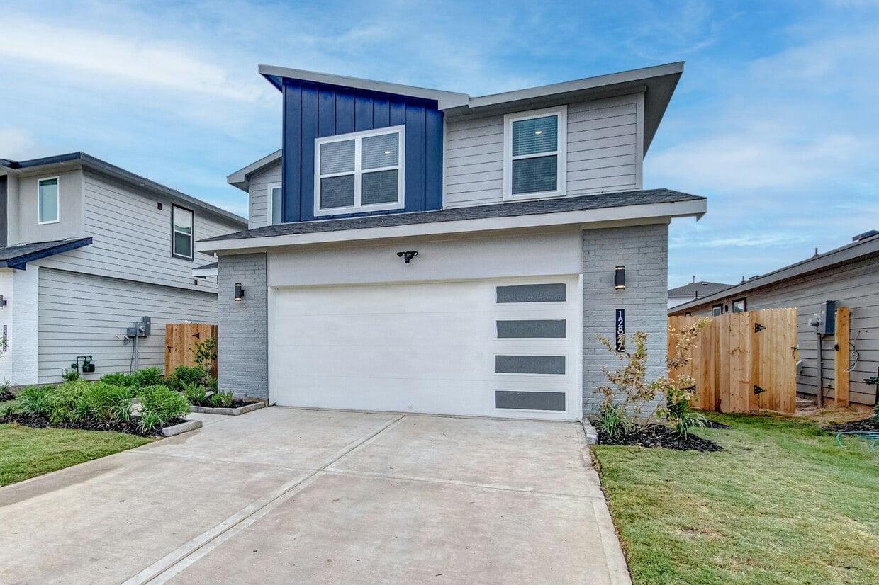 Foto principal - 12827 Barnsbury Ln