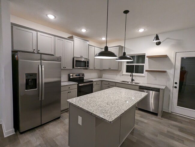 Building Photo - 541 Auld Farm Cir