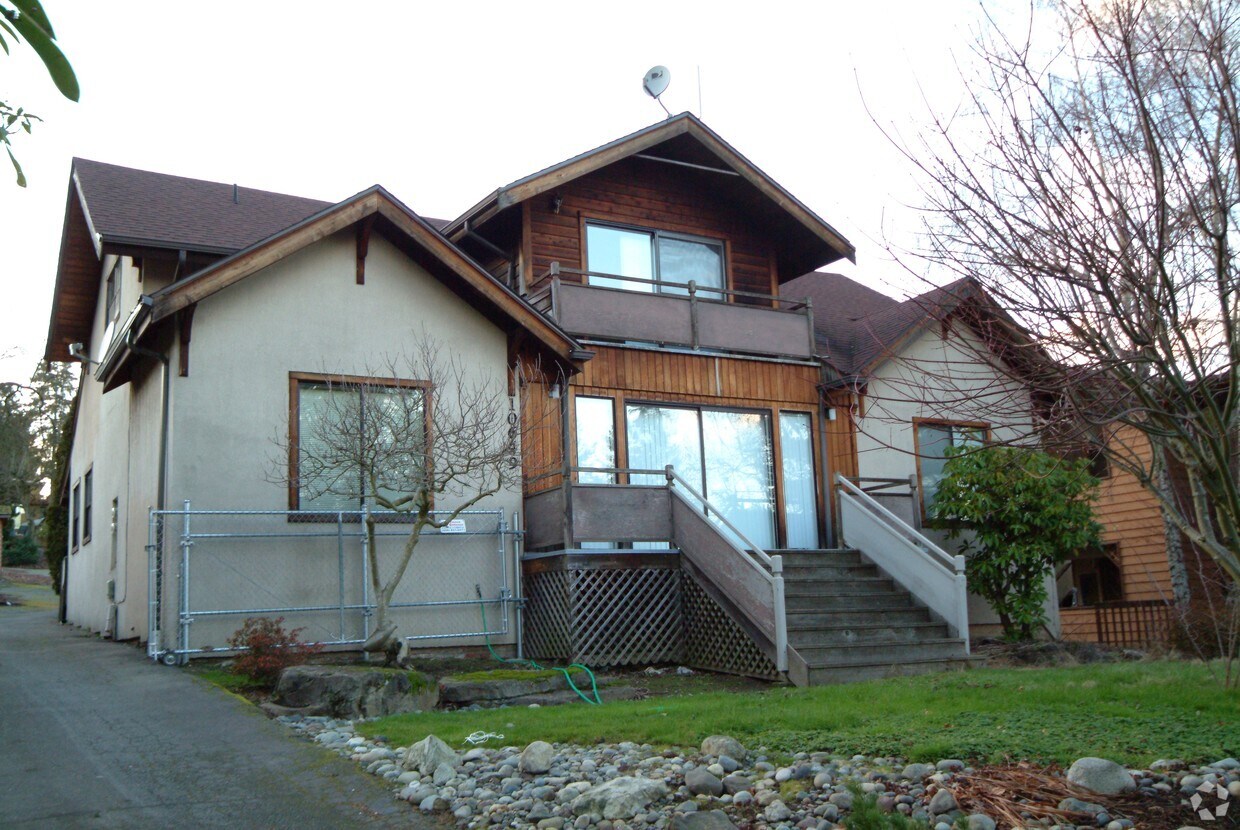 Building Photo - Arbutus