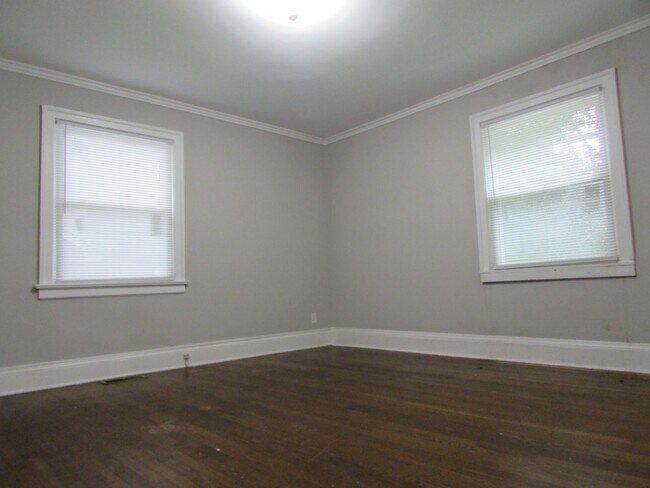 Foto del edificio - Cute Renovated 3 Bed/1 Bath Home - Large Y...