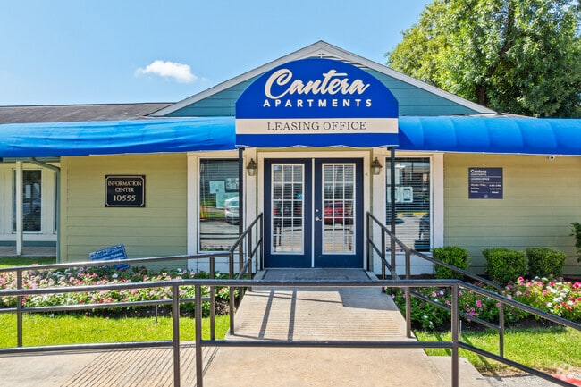 Building Entrance - Cantera