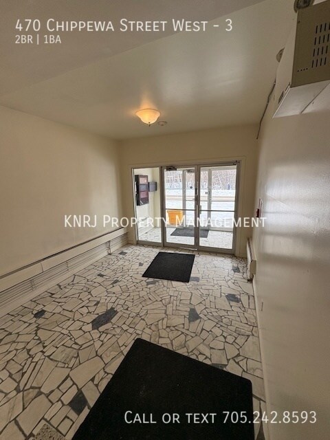 Photo du bâtiment - Main Floor Two Bedroom Apartment