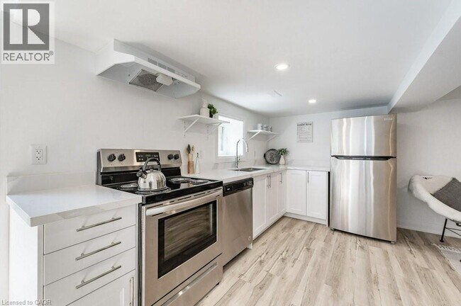 Photo du bâtiment - 4 Royal Ave