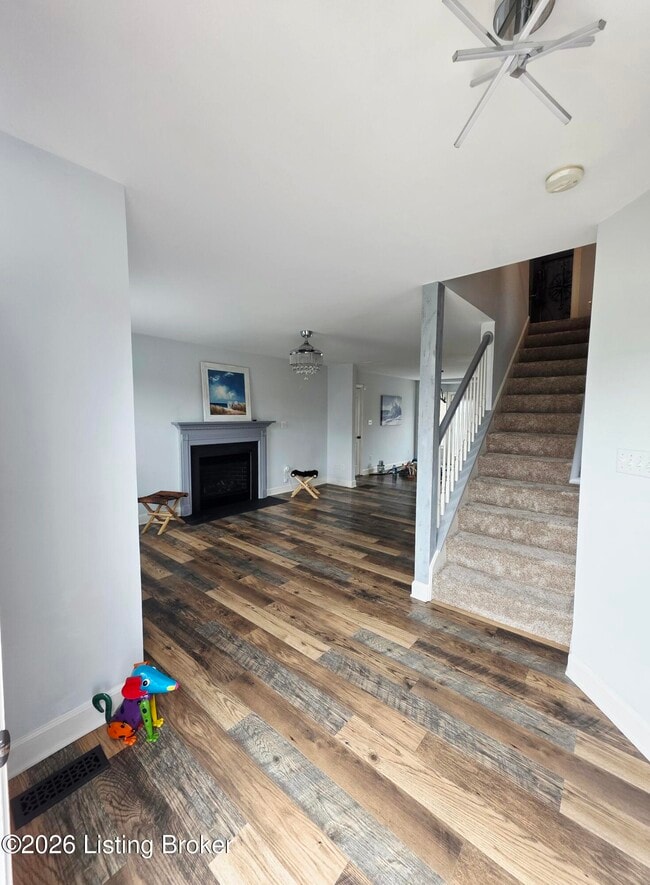 Building Photo - 11315 Top Walnut Loop