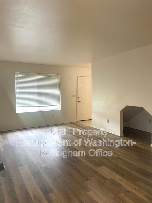 Building Photo - 556 G St