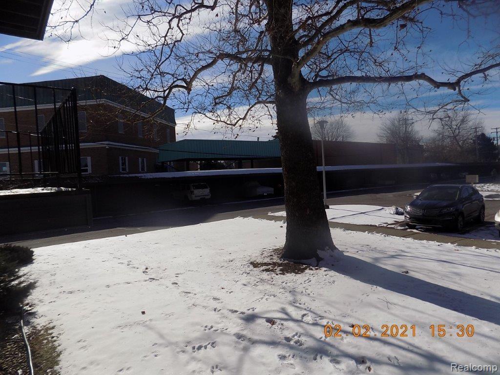 435 Riviera Dr, St. Clair Shores, MI 48080 Condo for Rent in St